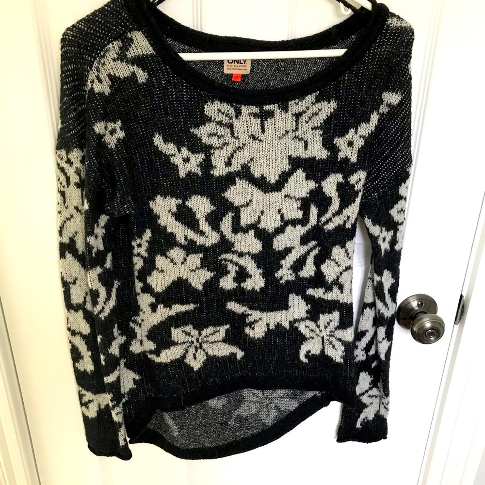 Only sweater ALL TOPS 3/20$!